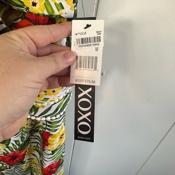 NWT XOXO Women’s Juniors Tropical Print Overall Romper Jumpsuit Size Medium - Picture 6 of 8